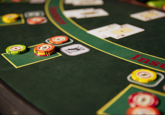 Ventajas y Riesgos de Utilizar Criptomonedas en Casinos Online